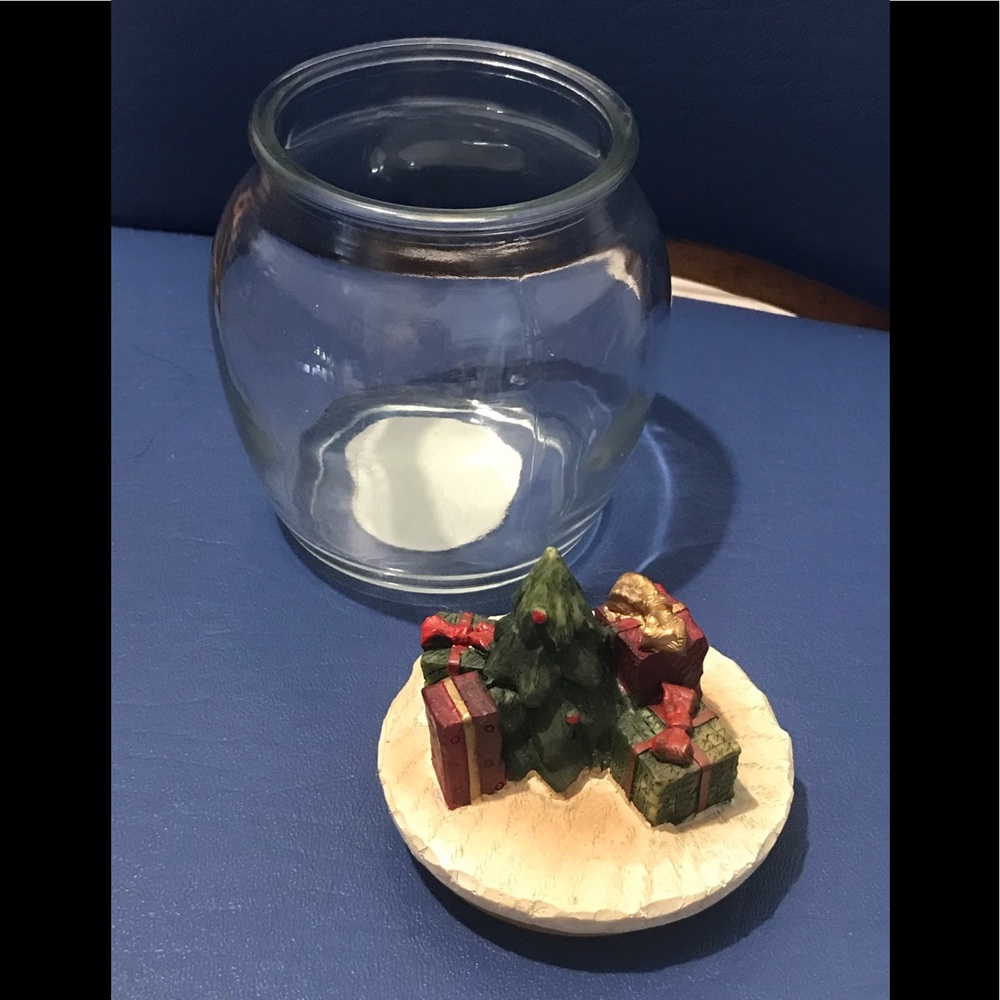 Glass jar with Christmas tree/gifts lid - Picture 3 of 16